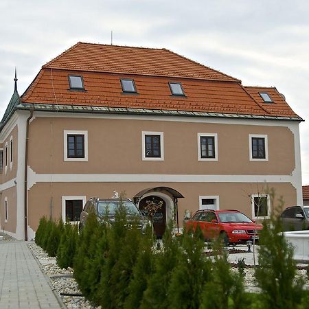 Kastiel Ottlyk Hotel Bánovce nad Bebravou Eksteriør billede