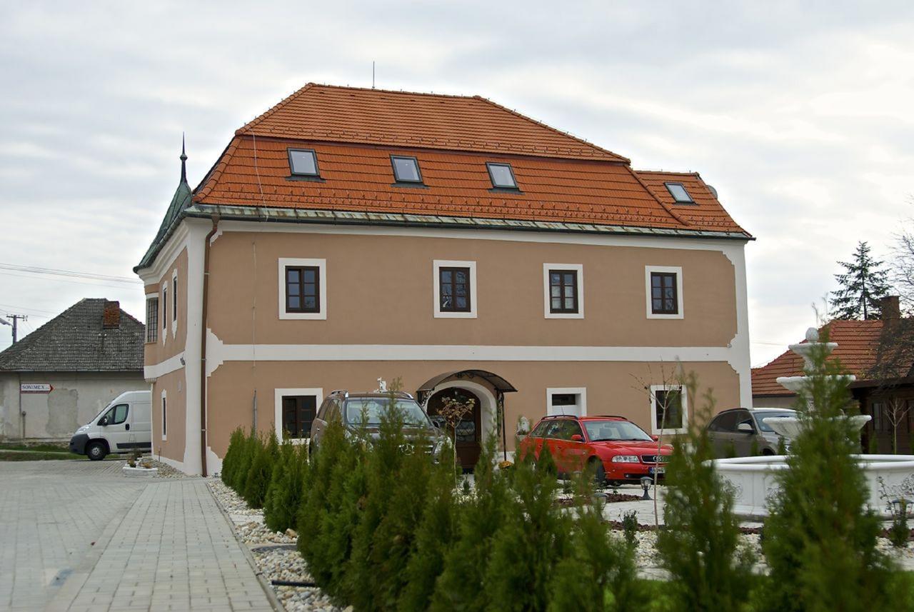 Kastiel Ottlyk Hotel Bánovce nad Bebravou Eksteriør billede